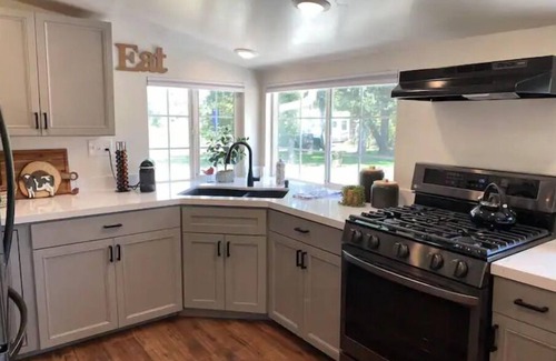 Grass Valley House | Quiet Gold Country Guest House in the Sierra Nevada Mountains. Pet Friendly!