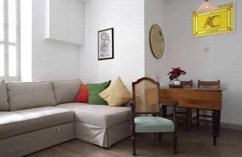 Marchmont Apartment | Quiet Ground Floor Mews Flat and parking