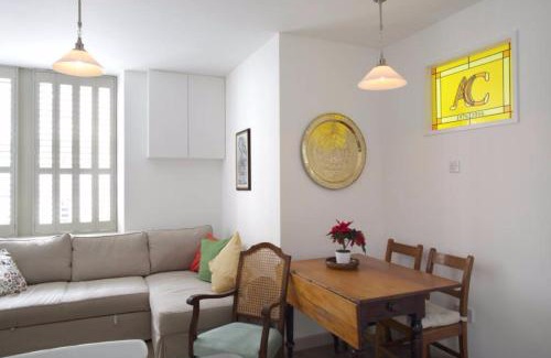 Marchmont Apartment | Quiet Ground Floor Mews Flat and parking