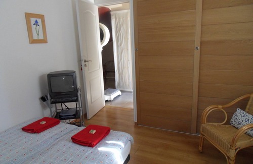 La Riche House | QUIET GROUND-FLOOR ROOM IN A HOUSE