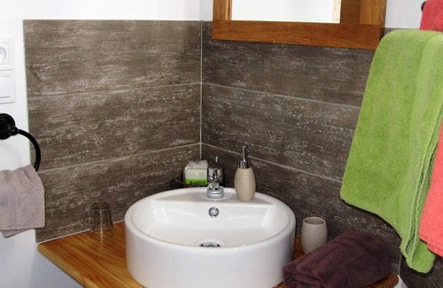 Goven Bed & Breakfast | Quiet guest room overlooking the Swin Golf course