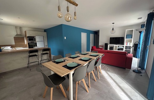 Montaren-et-Saint-Mediers House | Quiet house with pool sleeps 8