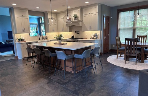Oshkosh House | Quiet Home away from Home