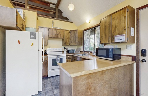 Downtown Cannon Beach House | Quiet Home in the Woods with Private Deck - Walk to Beach and Haystack Rock