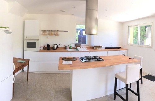 Murinais House | Quiet house at the foot of the castle