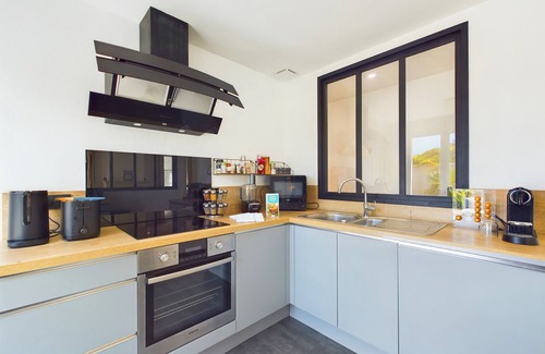 La Flotte Ski Chalet | Quiet house for 6 - 850m plage de la Clavette