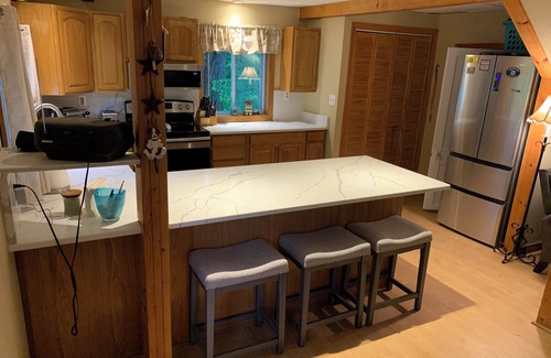 Hinsdale House | Quiet Lake house with beautiful water views