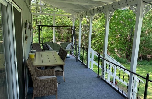 Hinsdale House | Quiet Lake house with beautiful water views