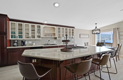 Clear Lake House | Quiet Lakefront Escape-Pool/GameRoom/ArcadeGames/Pedal Boats/Kayak/FirePit/Dock