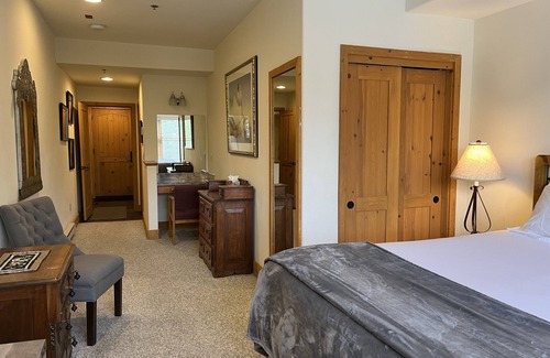 Mountain Village Hotel | Quiet Lock-Off Hotel Room With King Bed, Great Amenities