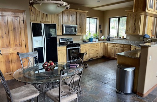 Young Cabin | Quiet Luxury-Tall Pines-3 Bedroom-2.5acres-Sleeps 15-Swim & Fish 5mins to creek!