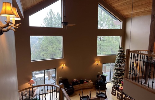 Young Cabin | Quiet Luxury-Tall Pines-3 Bedroom-2.5acres-Sleeps 15-Swim & Fish 5mins to creek!