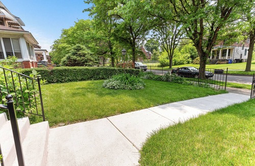 New Center Detroit House | Quiet luxury