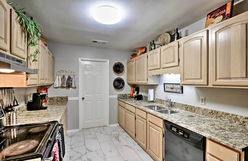 Memphis House | Quiet Memphis Home on 20 Acres: 10 Mi to Downtown!