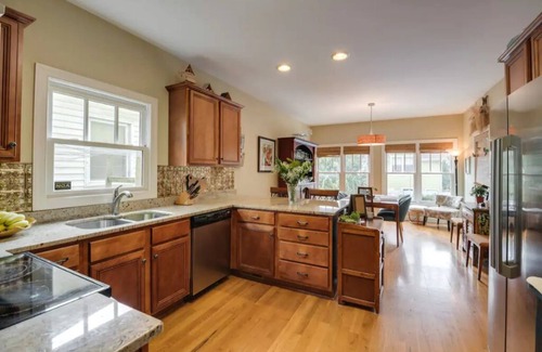 The Nations House | Quiet Oasis w Pool - 10 min to Dwntwn