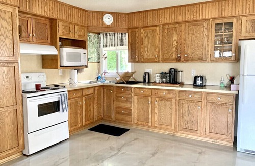 Westbrook House | Quiet, Peaceful Getaway by a Private Beach