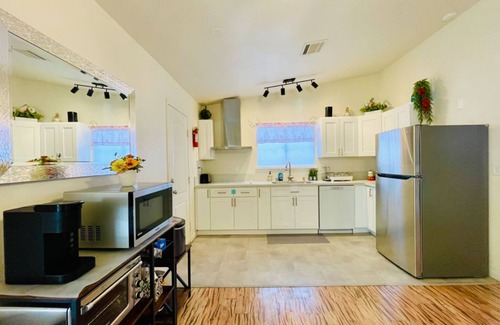 Chinatown House | Quiet & peaceful neighborhood, convenient and close to everything, modern touch