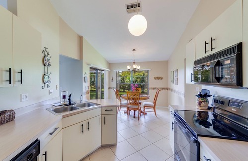 Three Oaks House | Quiet,Pet friendly house that feels just like Home! close to shopping,FGCU,beach