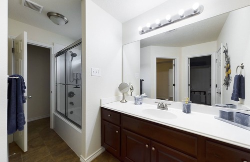 College Station House | Quiet Private Home located 10 min to Kyle Field with great access to everything.