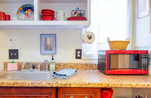 Albion Cottage | Quiet, quaint, quintessential cottage in Solitude with kitchenette & free WiFi