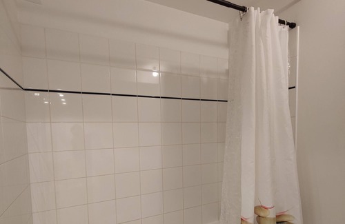 Fontaine-Bayonne-Cartoucherie Apartment | Quiet room close to the center and the airport