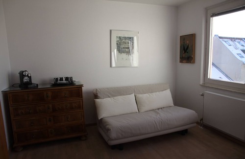 Wilmersdorf Apartment | Quiet room in City West Berlin-Wilmersdorf with luxurious rain shower