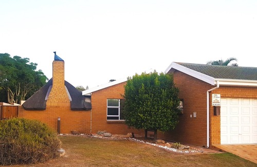 Kuils River House | Quiet room in leavy suburb, 5 minutes away from wine farms