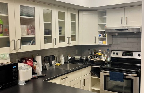 Church and Wellesley Apartment | Quiet room near college station