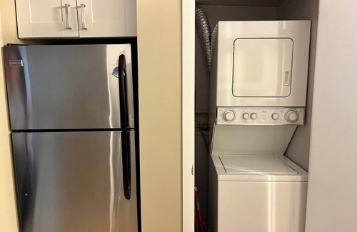 Church and Wellesley Apartment | Quiet room near college station