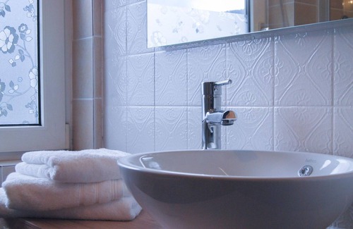 Trarbach Apartment | Quiet room with priv. Bathroom w. Spring water - Guest house at the Moseltherme