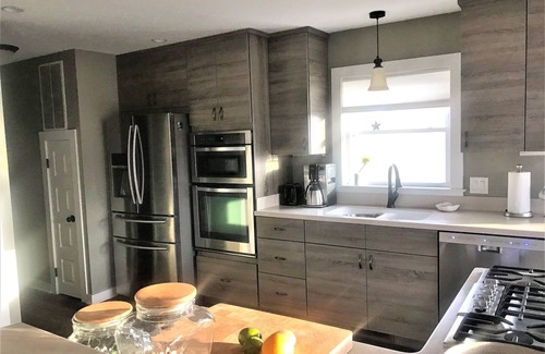 Avon House | Quiet~Secluded~King Beds~Pvt Beach~Dogs Love~Fenced yard Book 2026 Discount now!