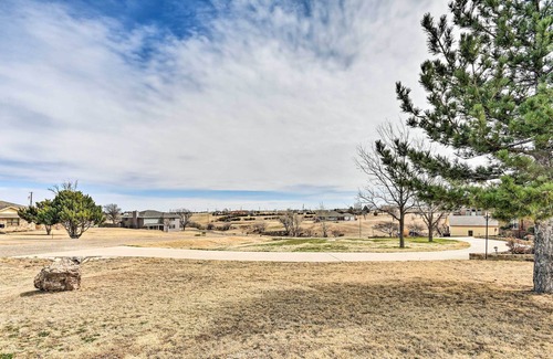Amarillo Apartment | Quiet Southwestern Studio - 5 Mi to Wildcat Bluff!