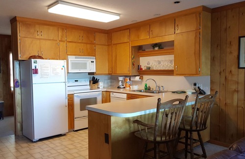 Shelby House | Quiet Spacious Lake Michigan Beachfront Cottage