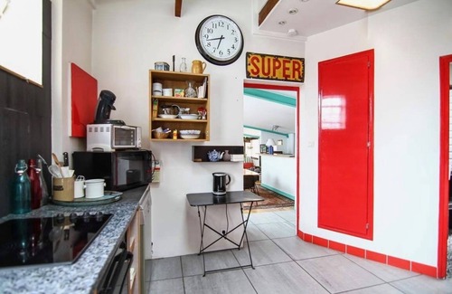 Clichy House | Quiet, spacious loft, very close to line 14 (metro)