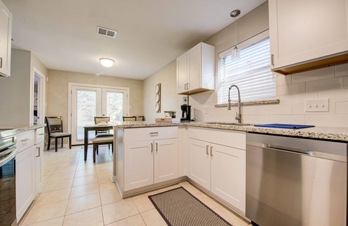 Spring House | Quiet Spring Spring Retreat, office, fast WiFi, 10 mins to International Airport
