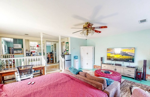 Fort Valley Cabin | Quiet Studio Backed by Woods, No Neighbors - Big Dog-Friendly Yard, Gas Grill