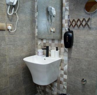 Jeddah Apartment | Quiet Studio with Smart Entry Roses