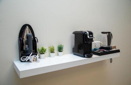 Jeddah Apartment | Quiet Studio with Smart Entry Roses