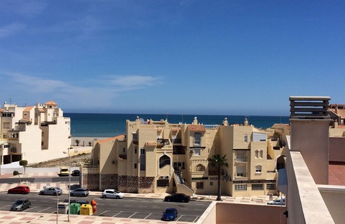 Roquetas de Mar Apartment | Quiet sunny apartment, 3 min walk to beach, communal pools, terrace, WIFI A/C TV