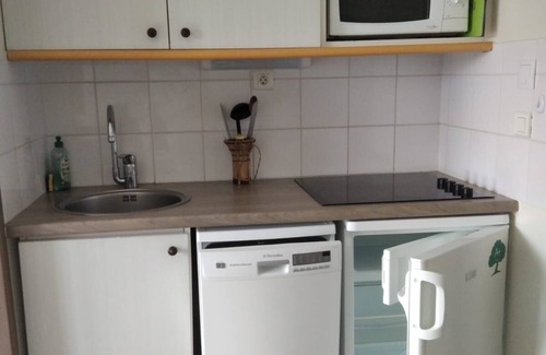 Locmaria House | Quiet, sunny house in residence with swimming pool