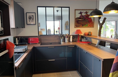 Bayonne Apartment | Quiet terrace apartment in a green setting.