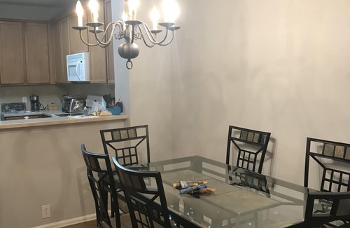 North Central Thousand Oaks House | Quiet townhouse, easy access to 1604 and 281