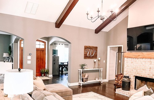 Senoia House | Quiet tucked away home just minutes from many attractions