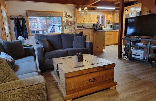 Mi-Wuk Village Cabin | Quiet Updated Cabin Nestled in Forest Close to Twain Harte & Pinecrest Lake