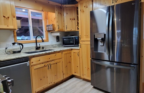 Mi-Wuk Village Cabin | Quiet Updated Cabin Nestled in Forest Close to Twain Harte & Pinecrest Lake