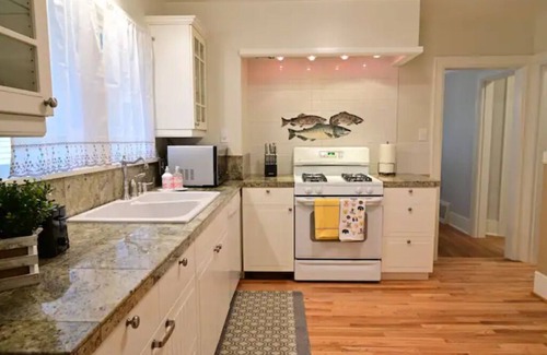 Ravenna House | Quiet UW cottage by Ravenna park-Perfect location by Zen Living
