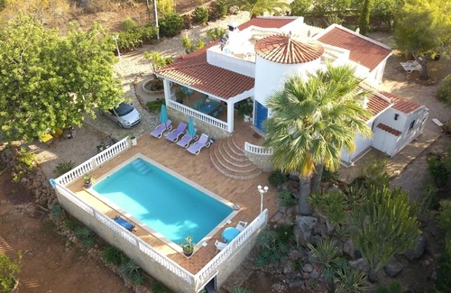 Moncarapacho e Fuseta House | Quiet villa with large garden, pool and fantastic views