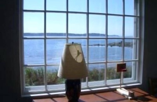 Pleasant Point Cottage | Quiet waterfront Studio on Stones Point in Cushing