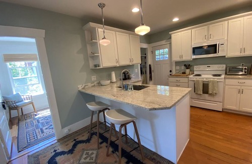 Seaview House | Quiet West Seattle Bungalow w/fenced in yard - 5 mins walk to beach!