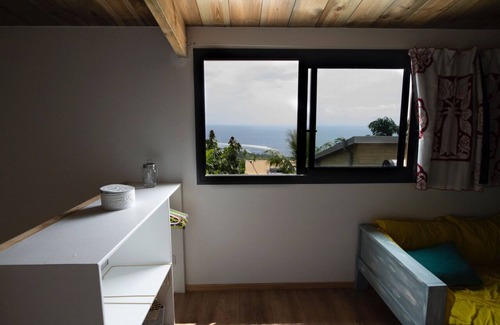 Les Avirons House | Quiet wooden house, sea and garden view